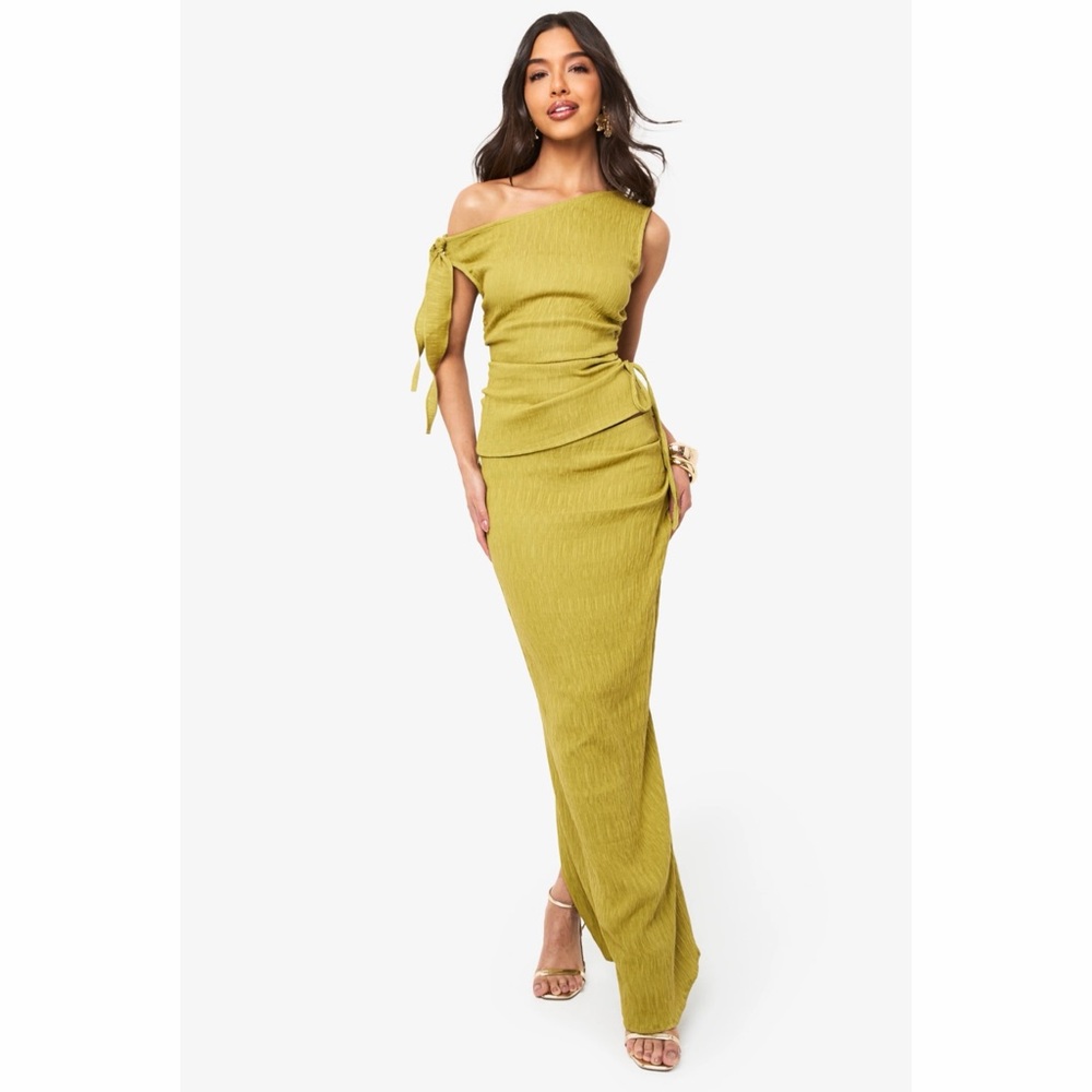 Textured Olive Maxi Skirt with Side Slit - Picture 4 of 8